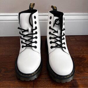 NWOB Dr. Martens White Combat Boots with Black Laces Size 7